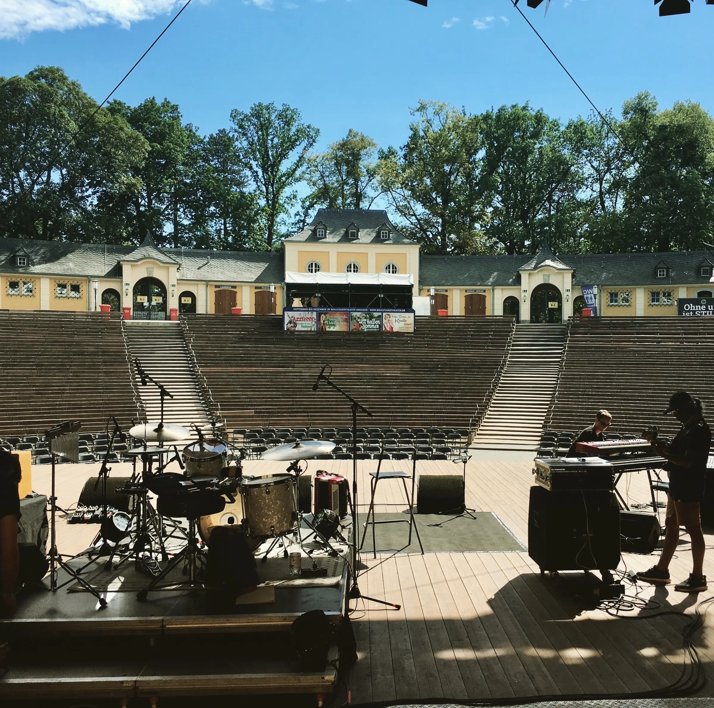 Open-Air-Bühne mit Backline